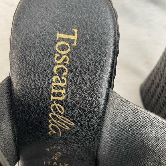 Black, platform slip in wedge with side gold buckle. Size 7 - Picture 5 of 5